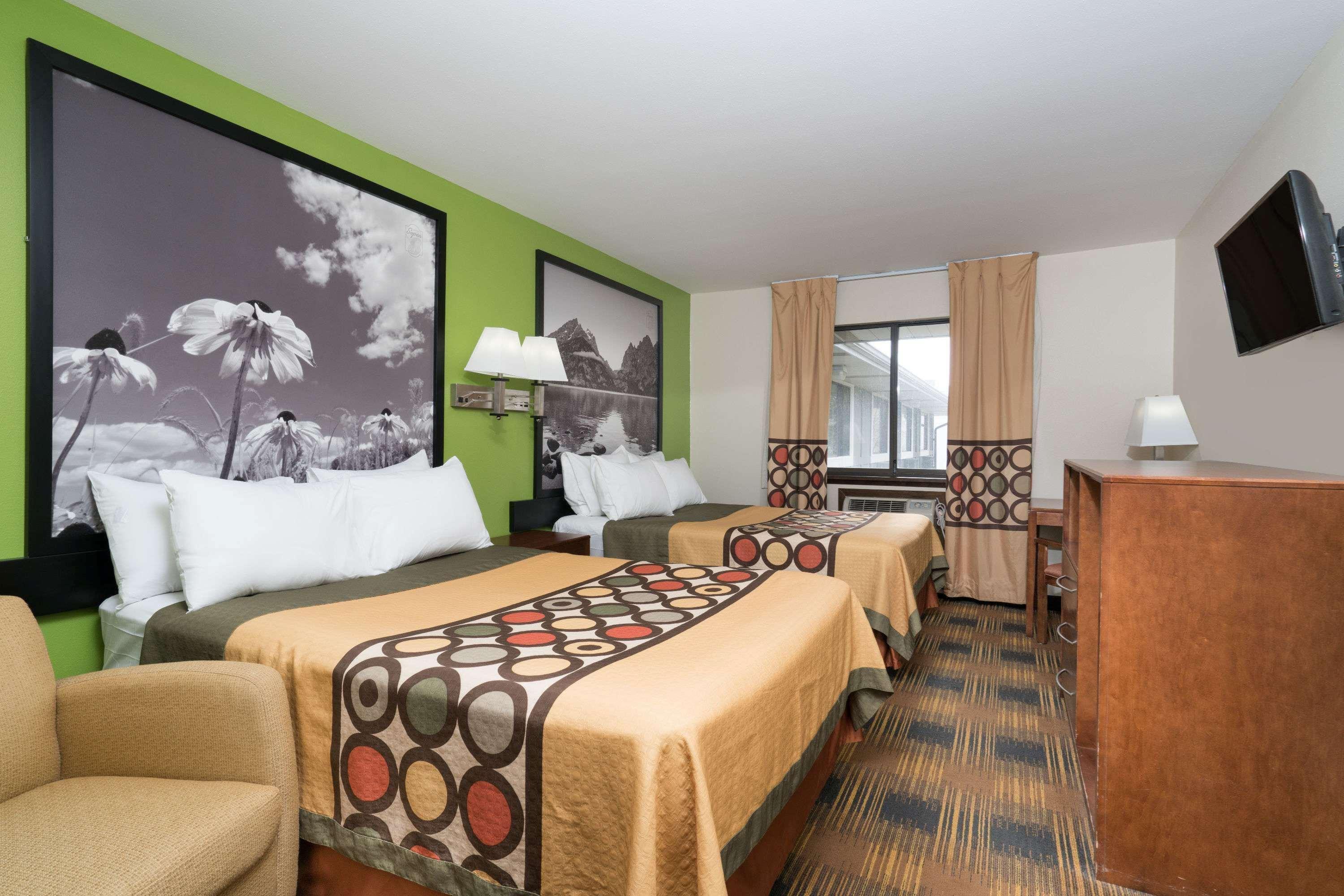 Super 8 By Wyndham Rochester Mayo Clinic Area Εξωτερικό φωτογραφία