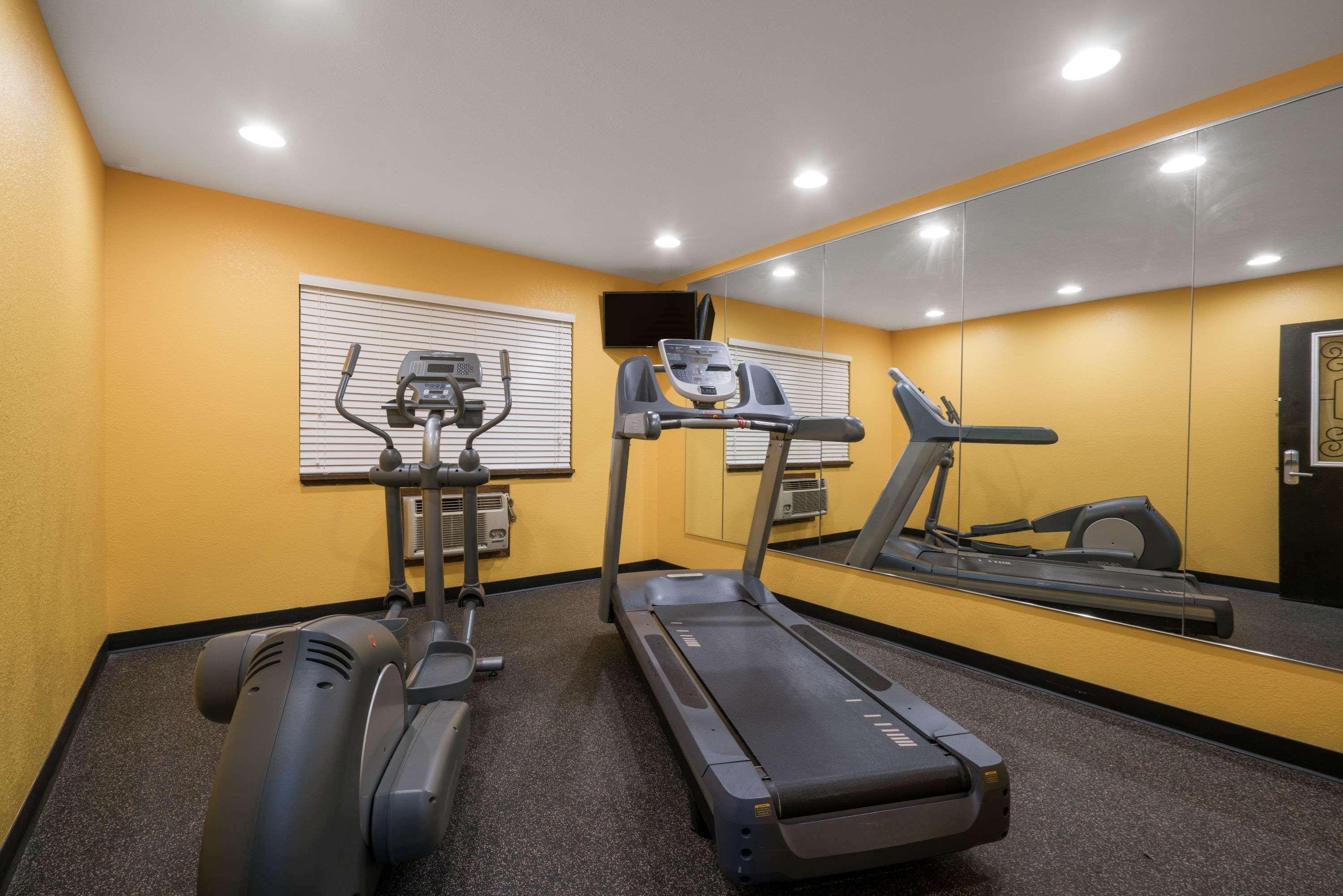 Super 8 By Wyndham Rochester Mayo Clinic Area Εξωτερικό φωτογραφία