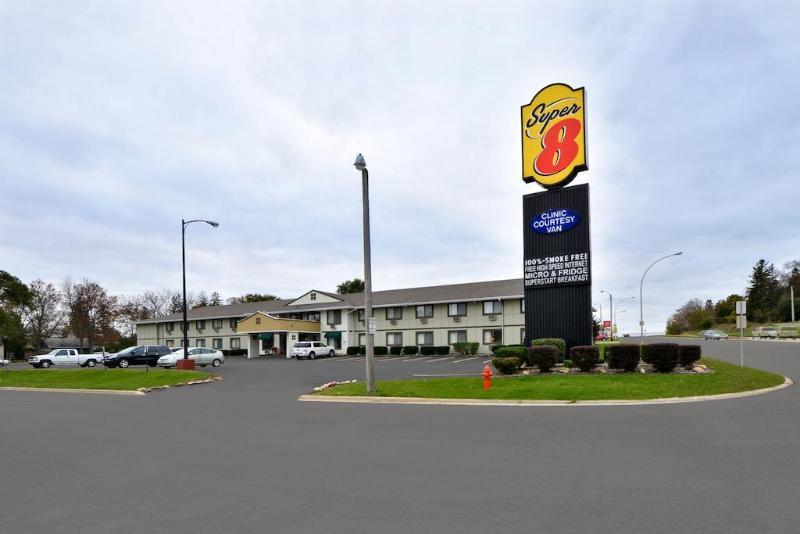 Super 8 By Wyndham Rochester Mayo Clinic Area Εξωτερικό φωτογραφία